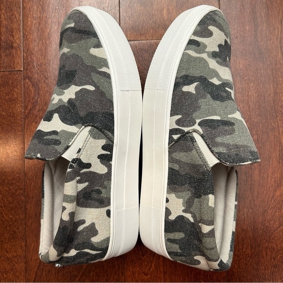 Steve Madden Women’s “Gills” Platform Sneakers, Camo Vegan Canvas SlipOns, Size8 - Picture 2 of 13